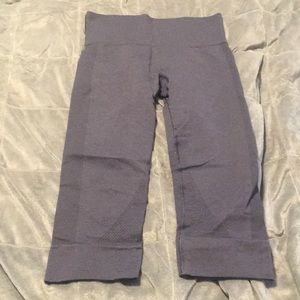 Navy blue lululemon cropped leggings